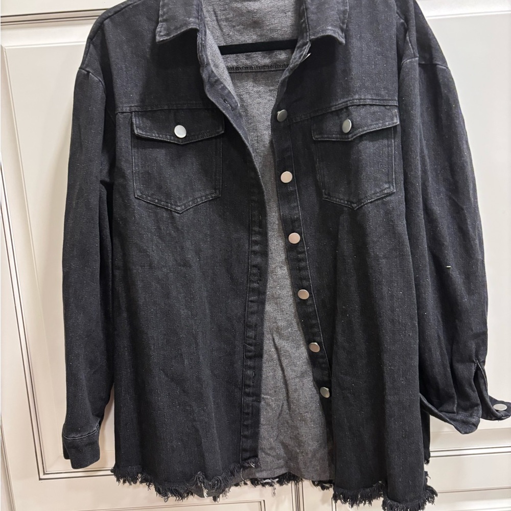 Women's Black Denim Button-Front Jacket with Raw Hem